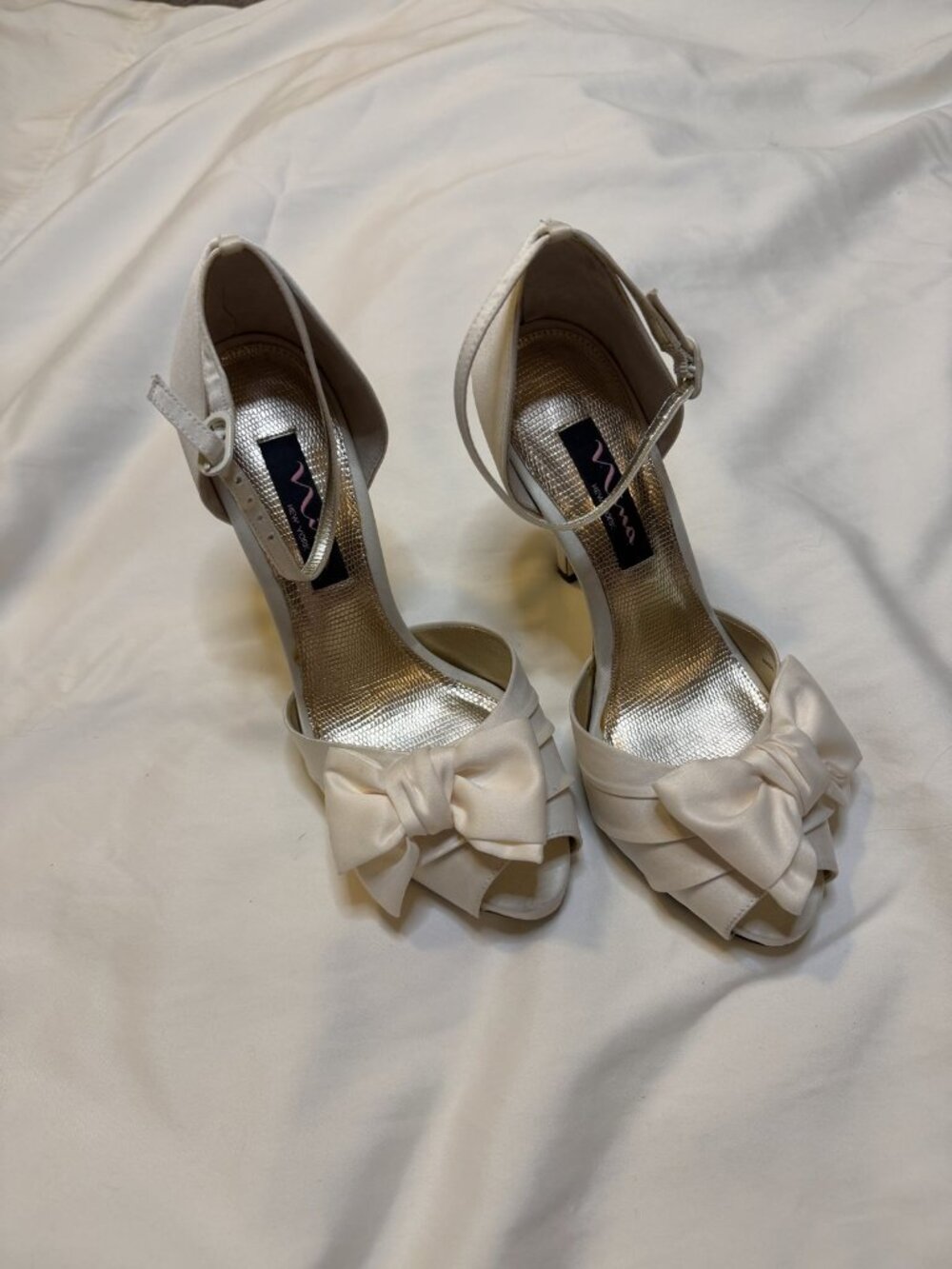 Nina Electra Ivory Satin Bow D'Orsay Heels Size 6.5 M